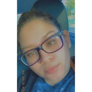 Meet your Posher, Estephany